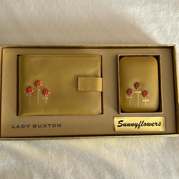 🌻RARE🌻Lady Buxton "Sunnyflowers" Wallet and Key 🔑 Holder Set. - Picture 1 of 8